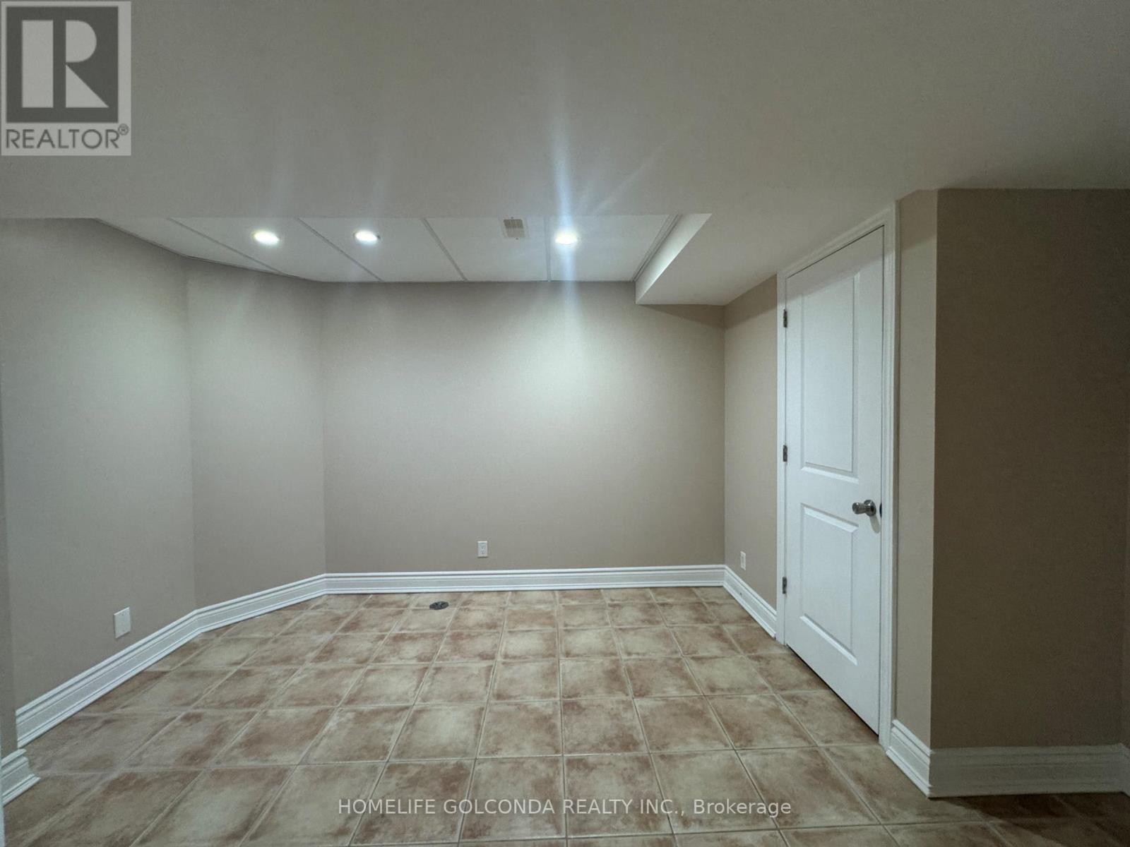 33 Hammerstone Crescent, Vaughan, Ontario  L4J 8B4 - Photo 8 - N13682568