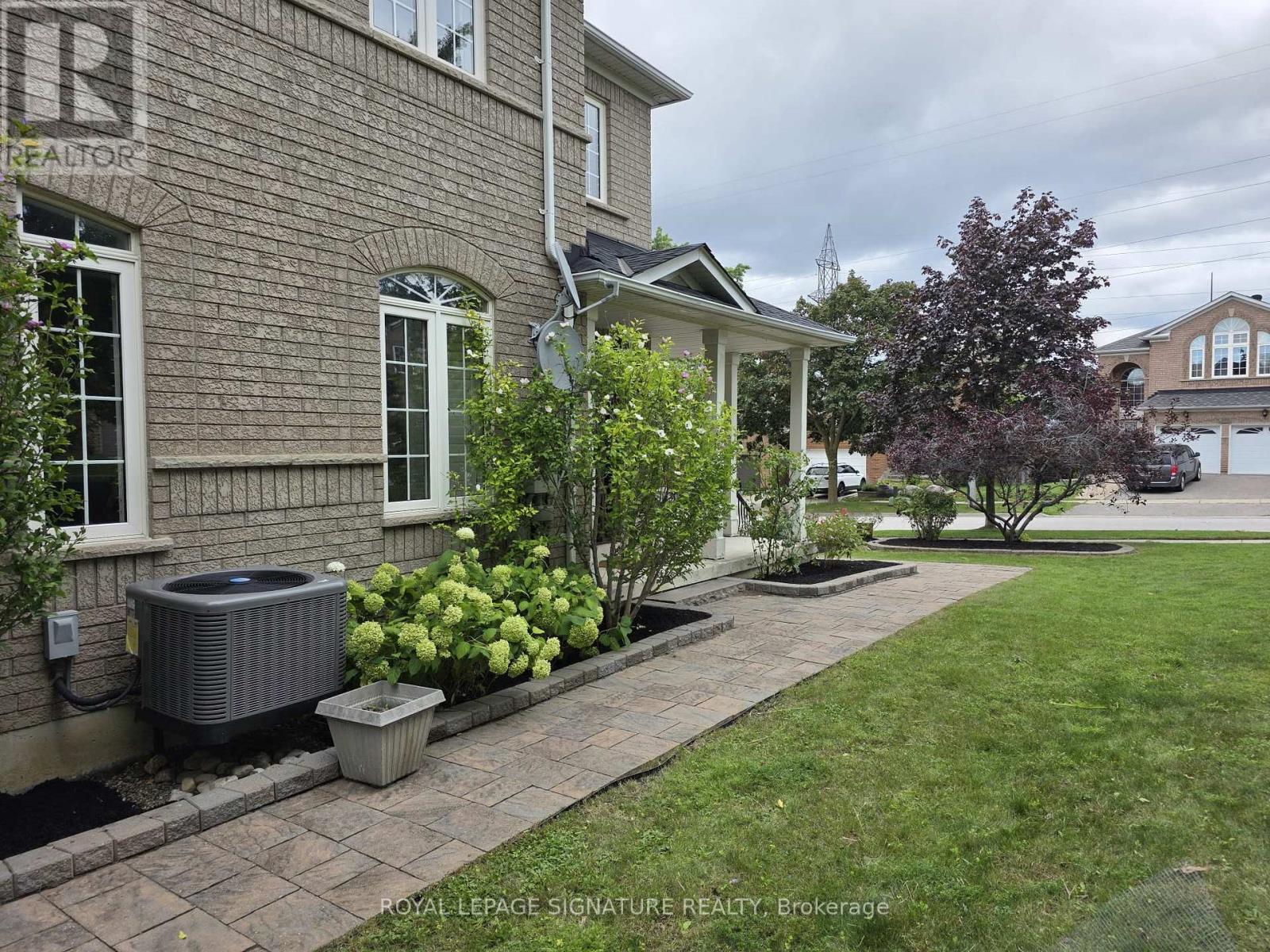 267 Laurentian Avenue, Mississauga, Ontario  L4Z 2S4 - Photo 5 - W13700528