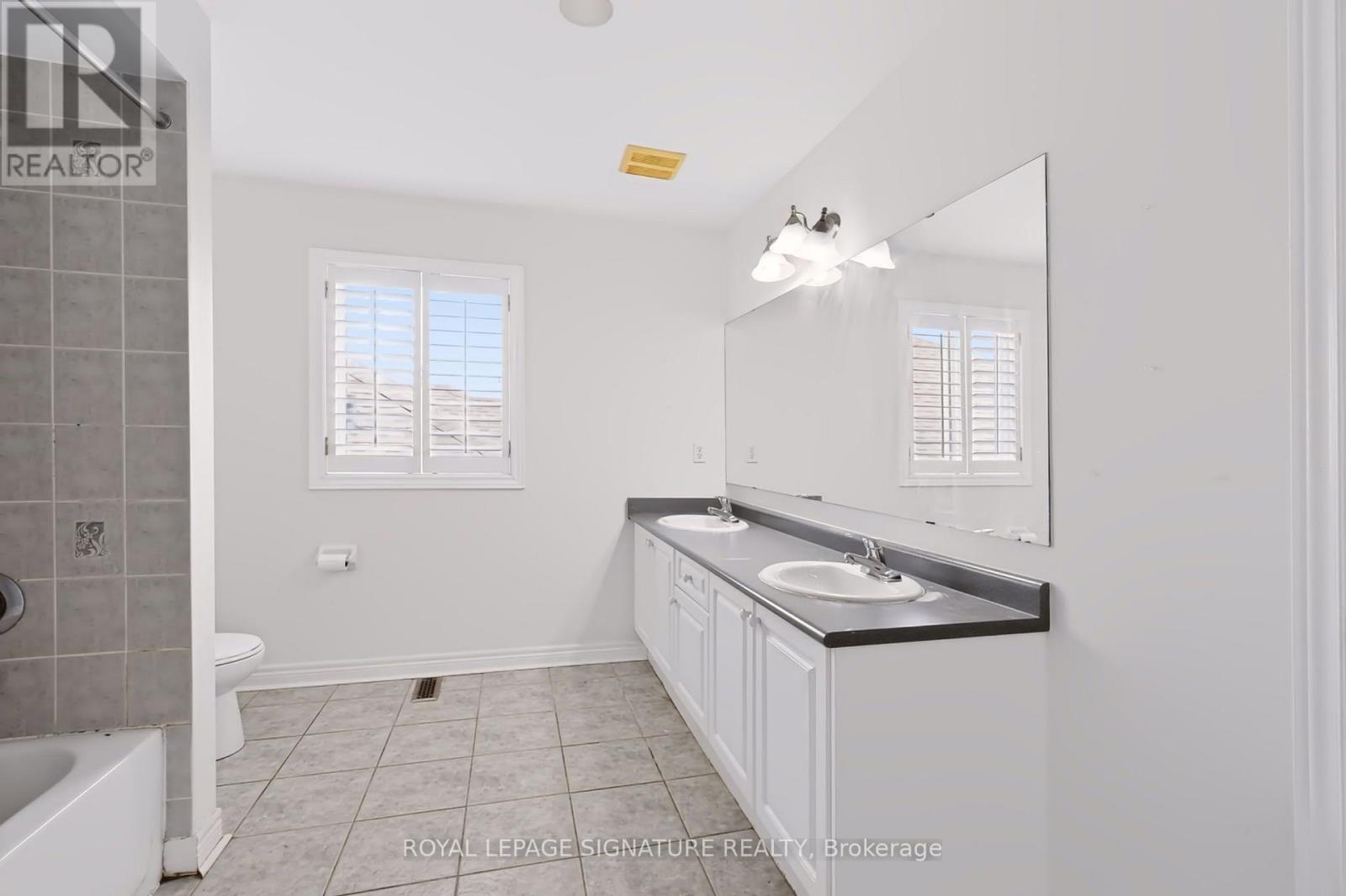267 Laurentian Avenue, Mississauga, Ontario  L4Z 2S4 - Photo 32 - W13700528