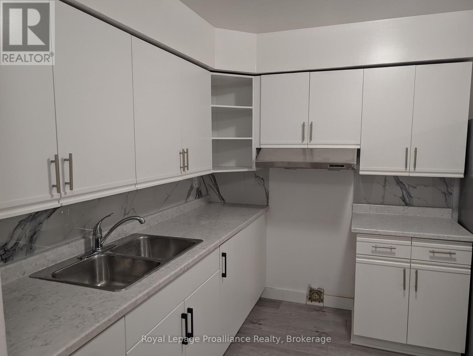 309 - 328 Aylmer Street, Peterborough, Ontario  K9H 3V6 - Photo 2 - X13714394