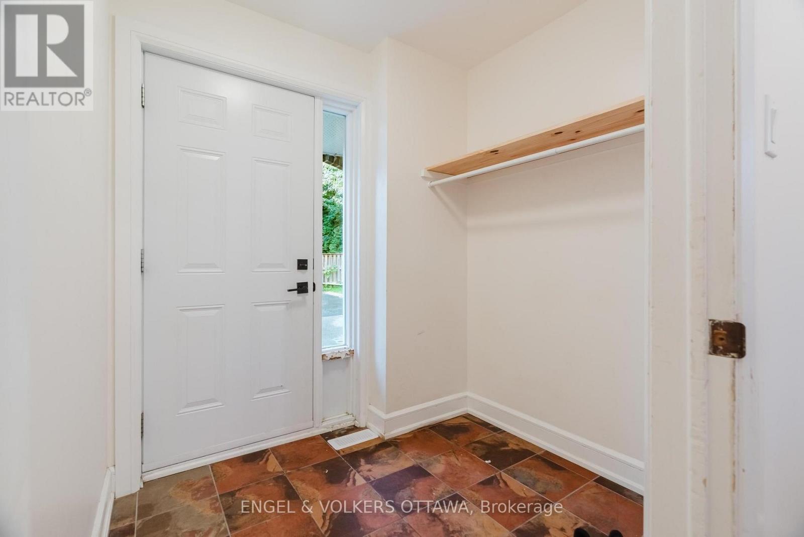 8 Almond Lane, Ottawa, Ontario  K2L 3T2 - Photo 3 - X13714340
