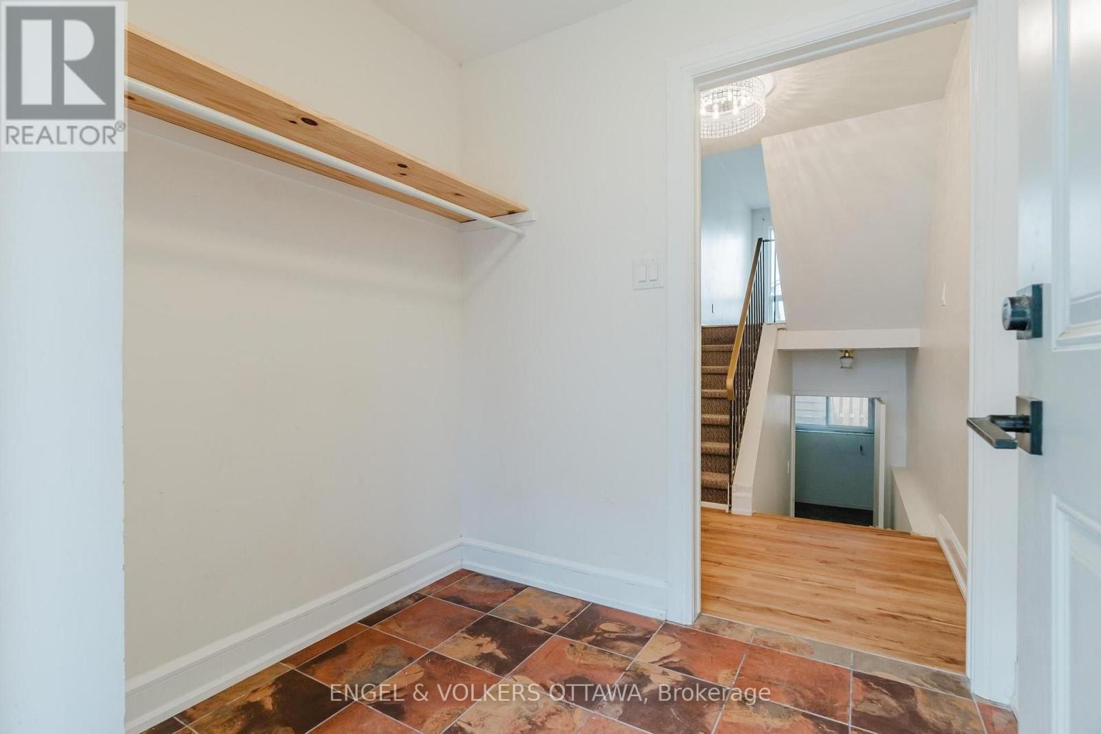 8 Almond Lane, Ottawa, Ontario  K2L 3T2 - Photo 4 - X13714340