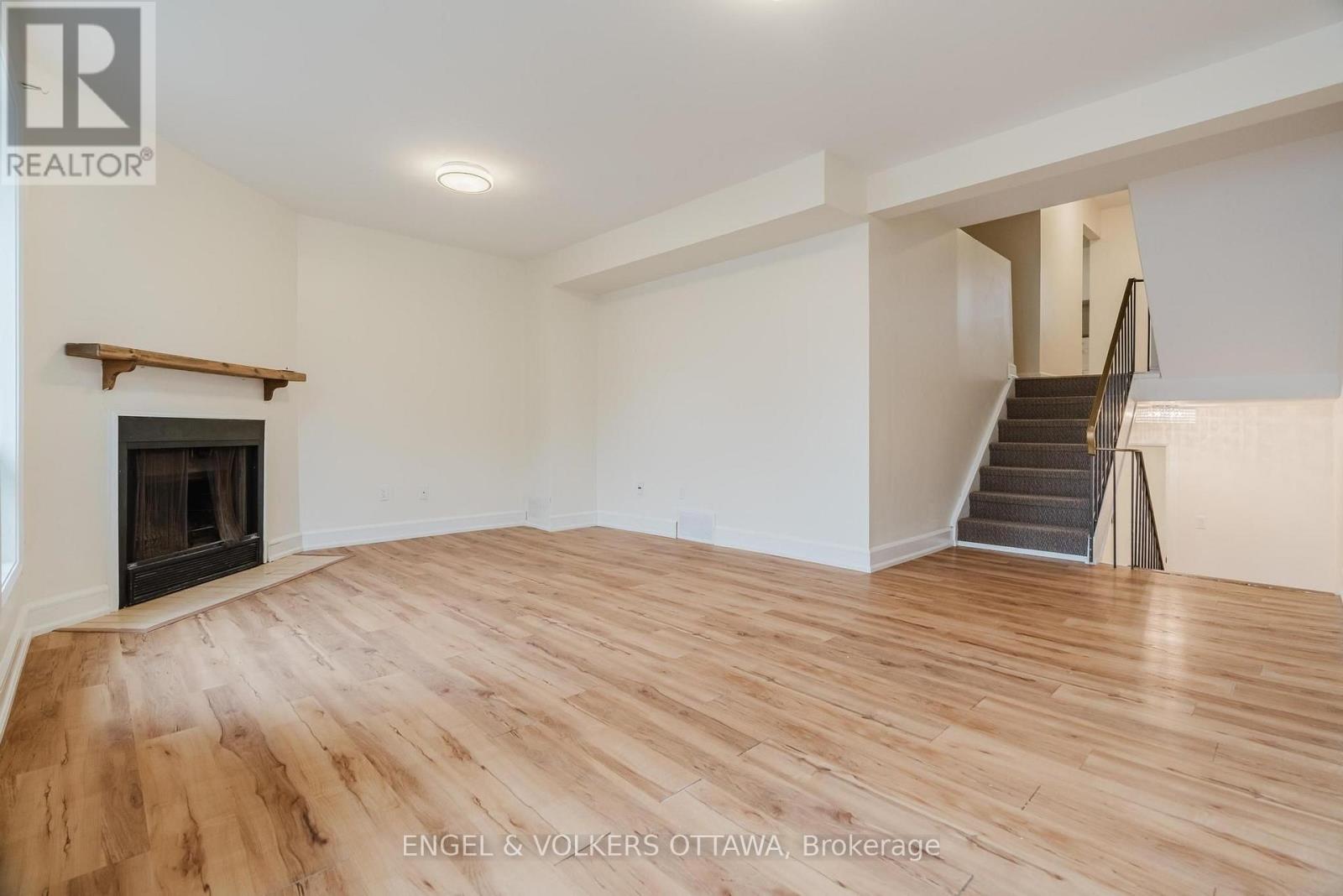 8 Almond Lane, Ottawa, Ontario  K2L 3T2 - Photo 6 - X13714340