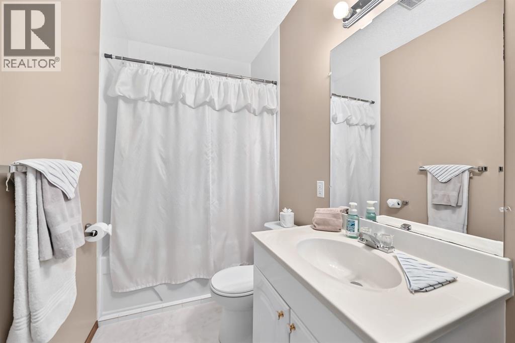 8 Sunlake Close Se, Calgary, Alberta  T2X 3H2 - Photo 33 - A2338134