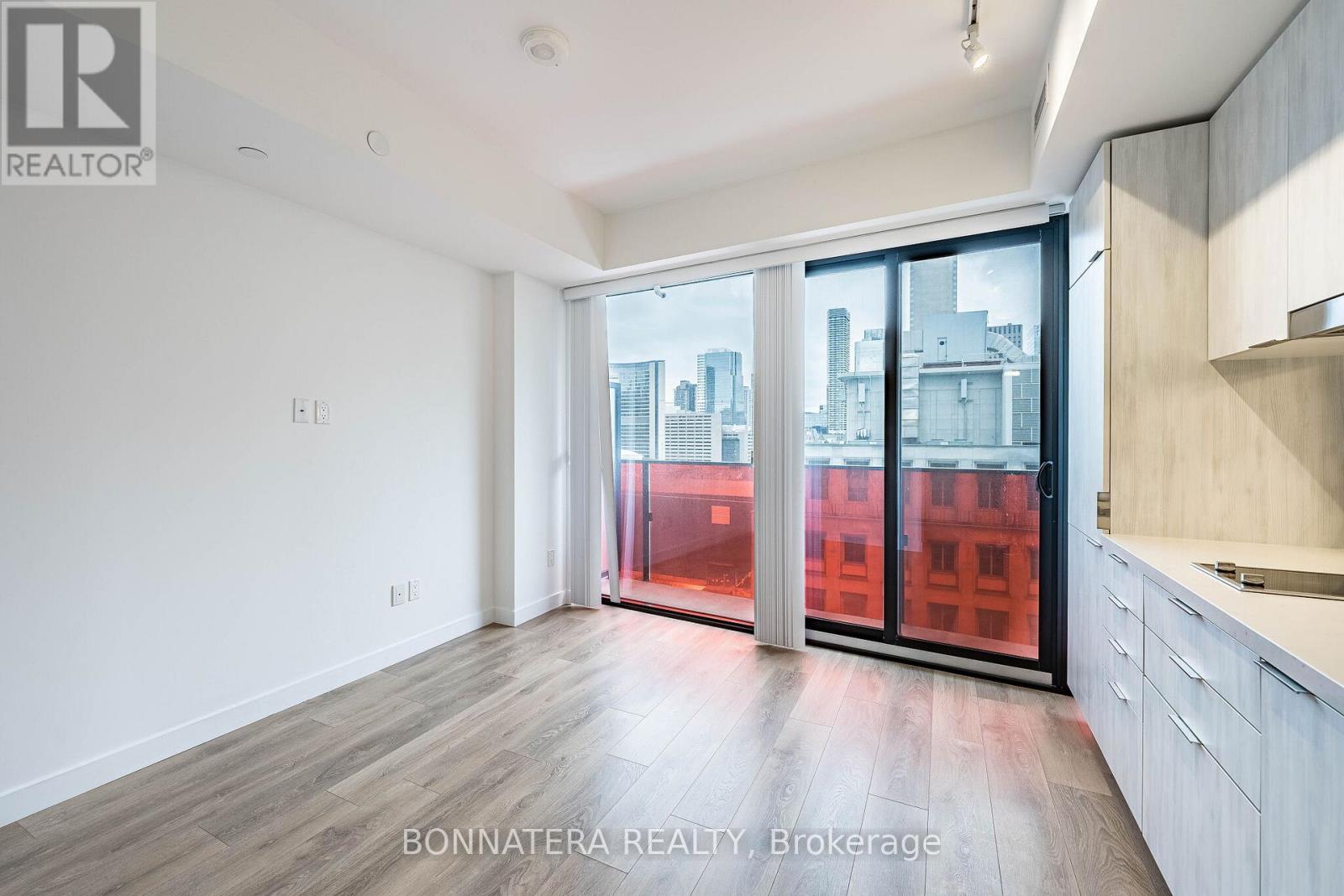 1110 - 215 Queen Street W, Toronto, Ontario  M5V 0P5 - Photo 11 - C13714306