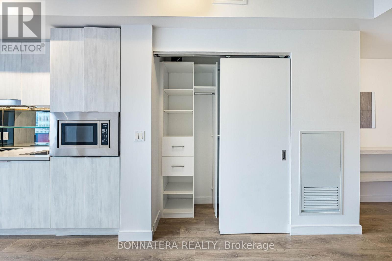 1110 - 215 Queen Street W, Toronto, Ontario  M5V 0P5 - Photo 18 - C13714306