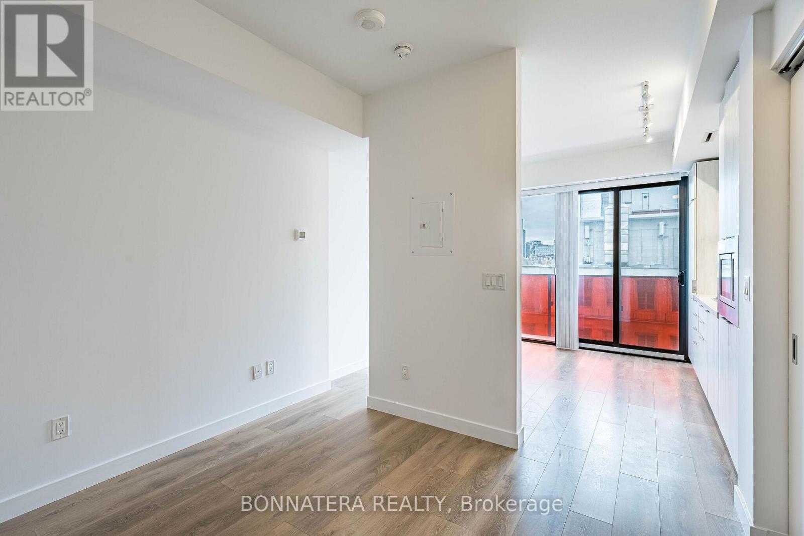 1110 - 215 Queen Street W, Toronto, Ontario  M5V 0P5 - Photo 7 - C13714306