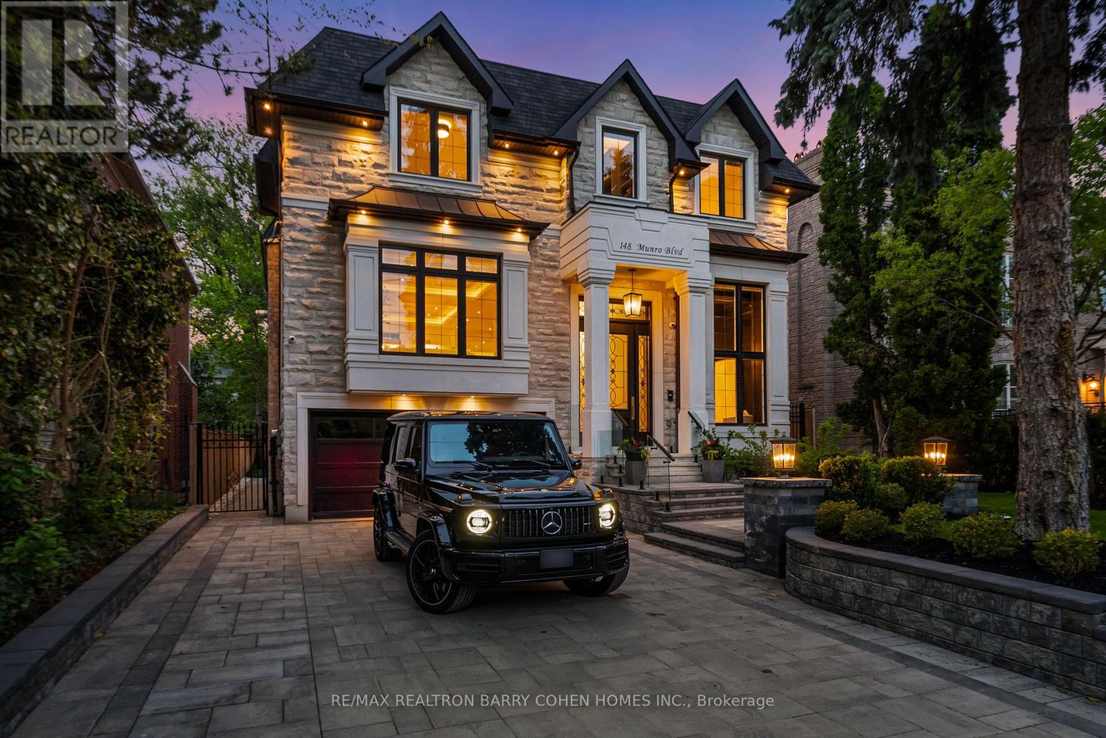 148 Munro Boulevard, Toronto, Ontario  M2P 1C8 - Photo 1 - C13714370