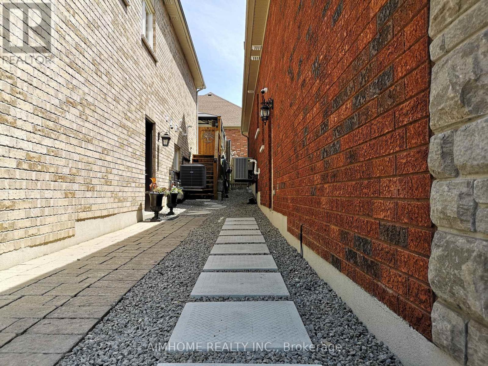 Legbsmt - 27 Maple Edge Lane, Whitby, Ontario  L1R 2N1 - Photo 2 - E13714350