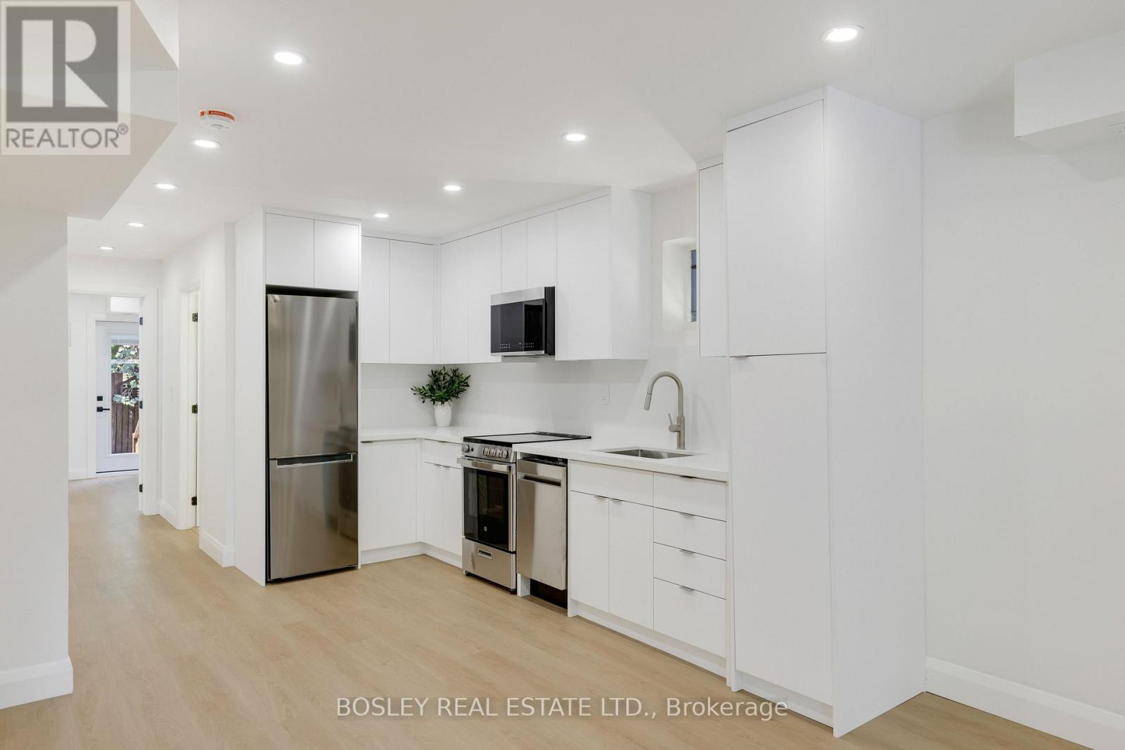 B - 225 Gainsborough Road, Toronto, Ontario  M4L 3C7 - Photo 10 - E13714412