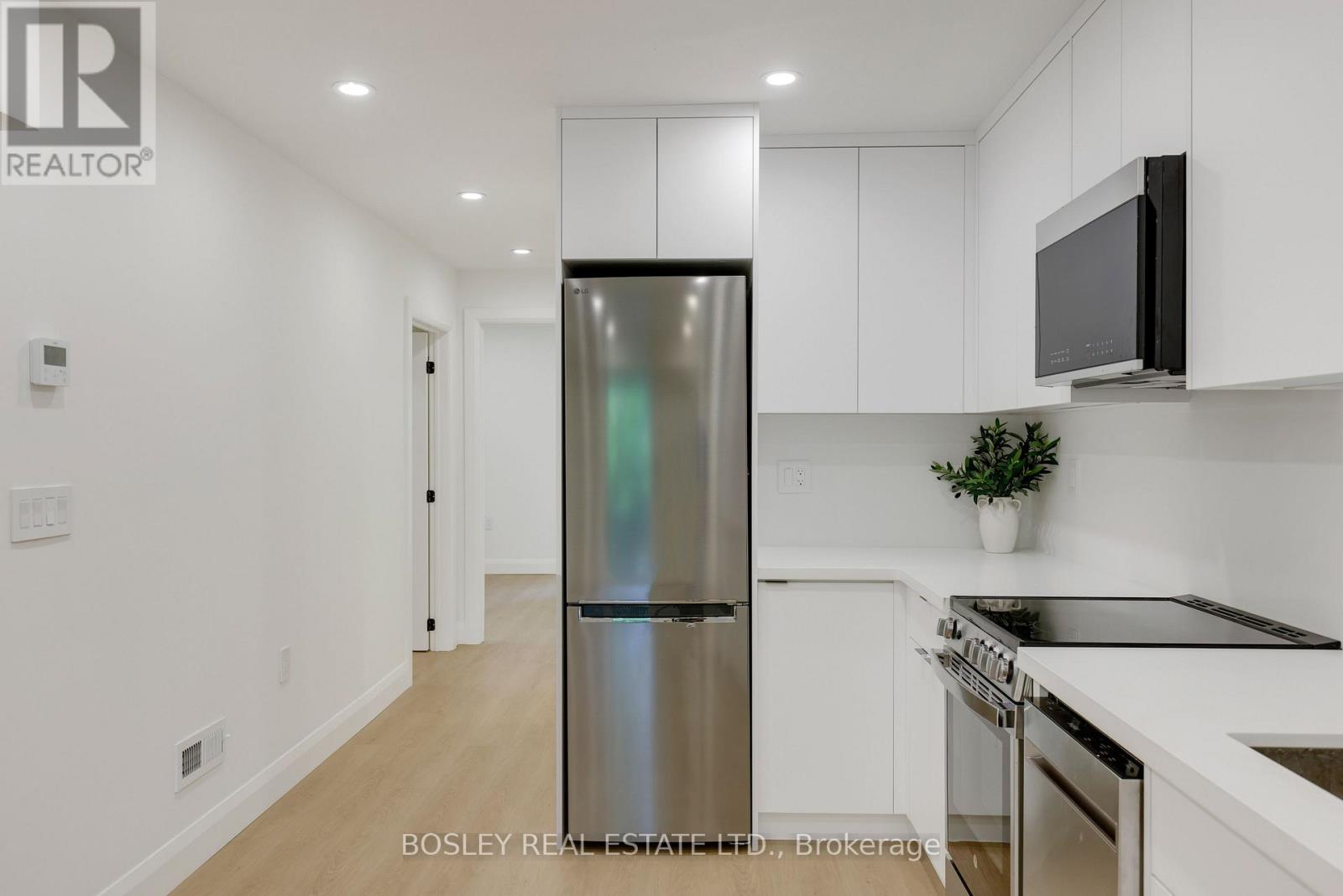 B - 225 Gainsborough Road, Toronto, Ontario  M4L 3C7 - Photo 12 - E13714412