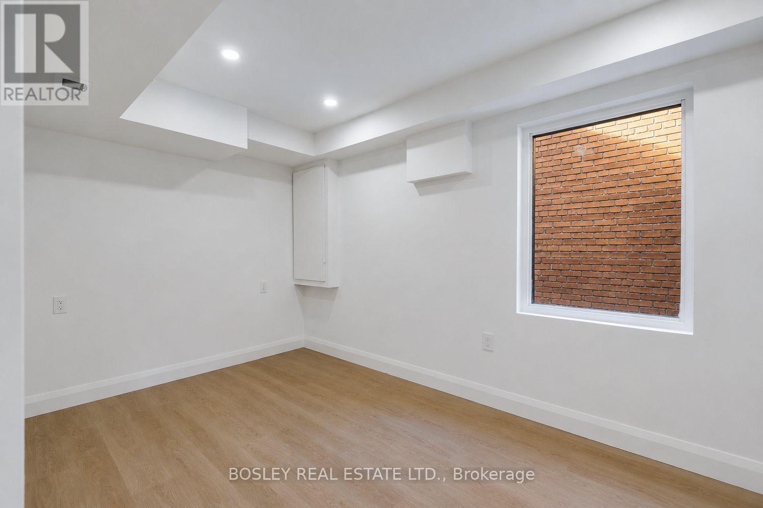 B - 225 Gainsborough Road, Toronto, Ontario  M4L 3C7 - Photo 13 - E13714412