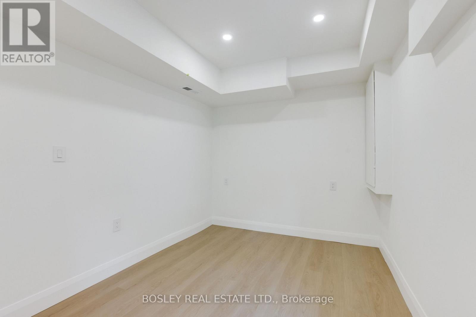 B - 225 Gainsborough Road, Toronto, Ontario  M4L 3C7 - Photo 14 - E13714412