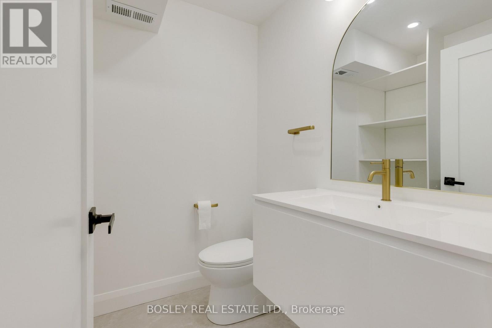 B - 225 Gainsborough Road, Toronto, Ontario  M4L 3C7 - Photo 17 - E13714412
