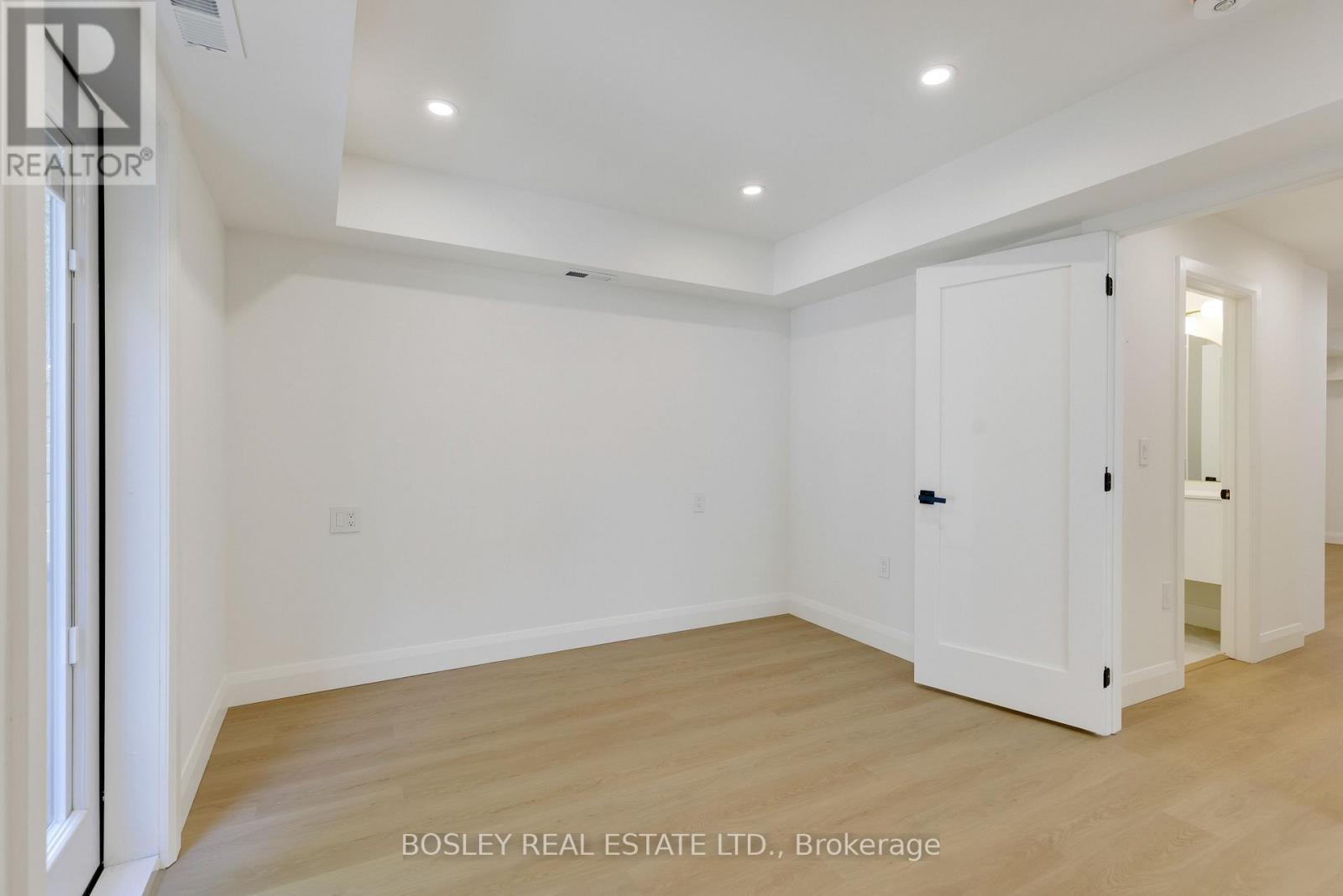 B - 225 Gainsborough Road, Toronto, Ontario  M4L 3C7 - Photo 18 - E13714412