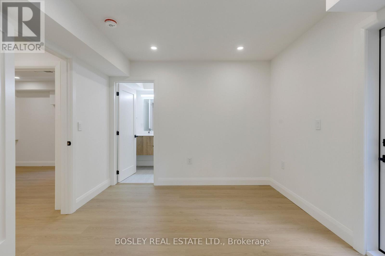B - 225 Gainsborough Road, Toronto, Ontario  M4L 3C7 - Photo 19 - E13714412