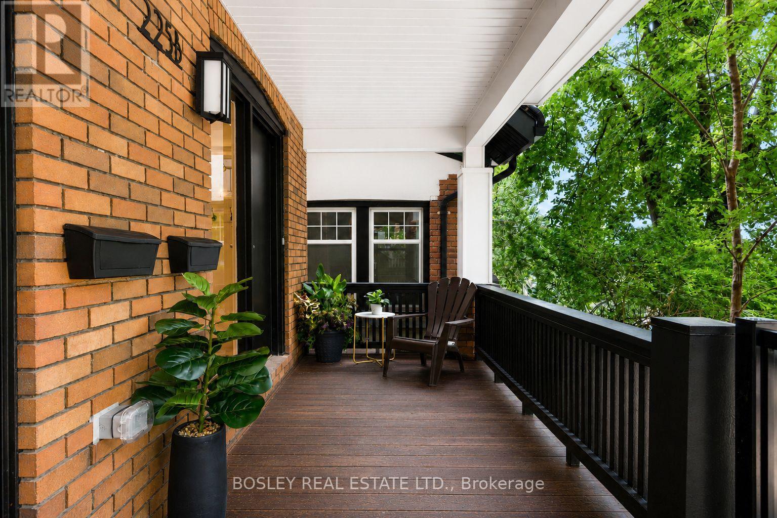 B - 225 Gainsborough Road, Toronto, Ontario  M4L 3C7 - Photo 2 - E13714412