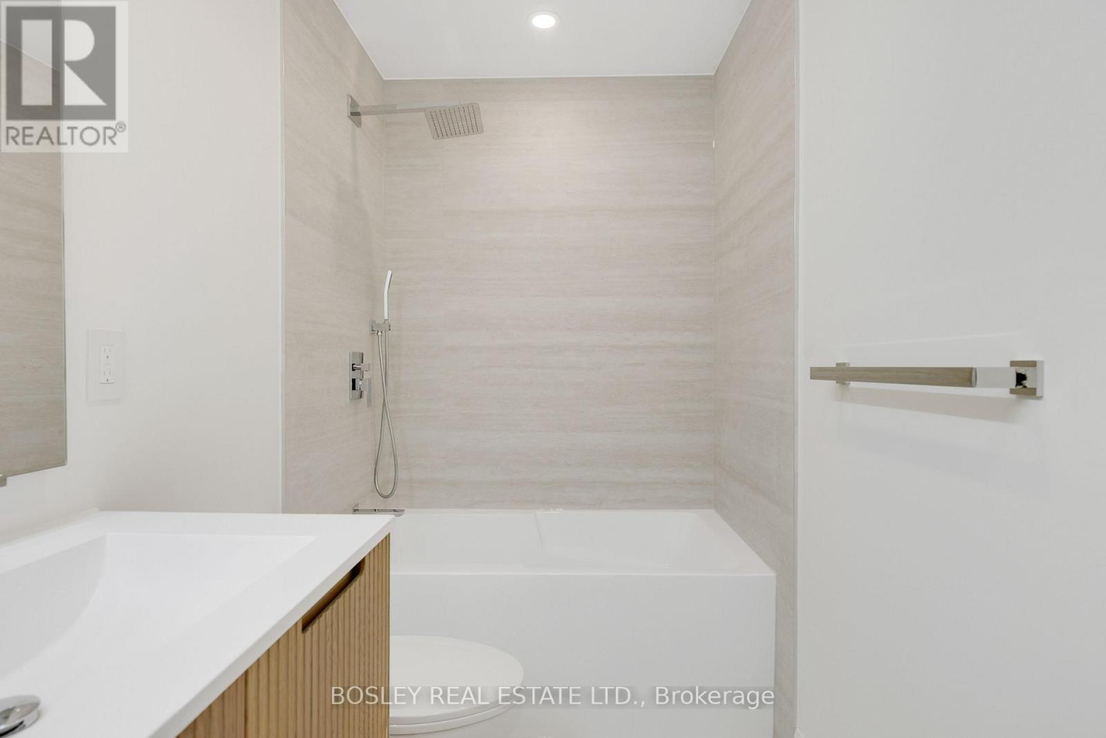 B - 225 Gainsborough Road, Toronto, Ontario  M4L 3C7 - Photo 21 - E13714412