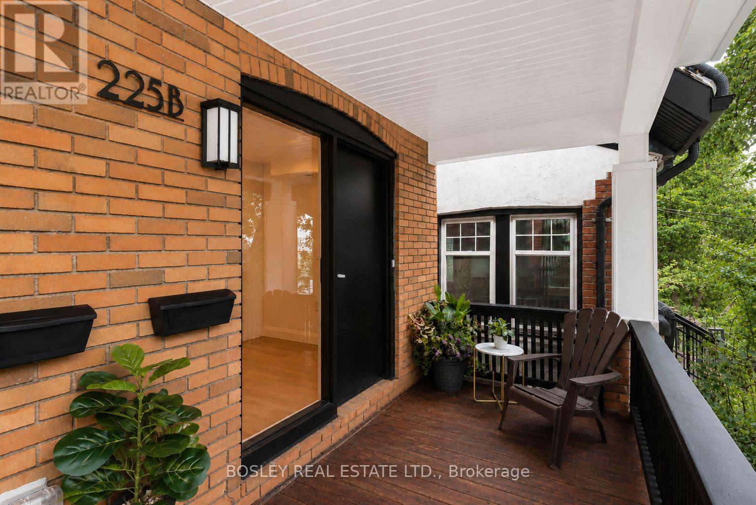 B - 225 Gainsborough Road, Toronto, Ontario  M4L 3C7 - Photo 3 - E13714412