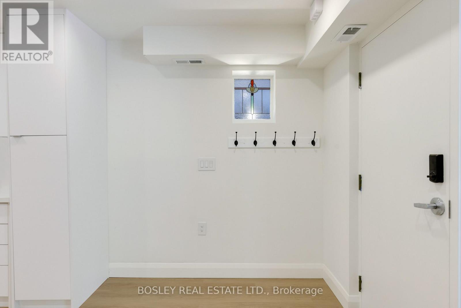 B - 225 Gainsborough Road, Toronto, Ontario  M4L 3C7 - Photo 5 - E13714412