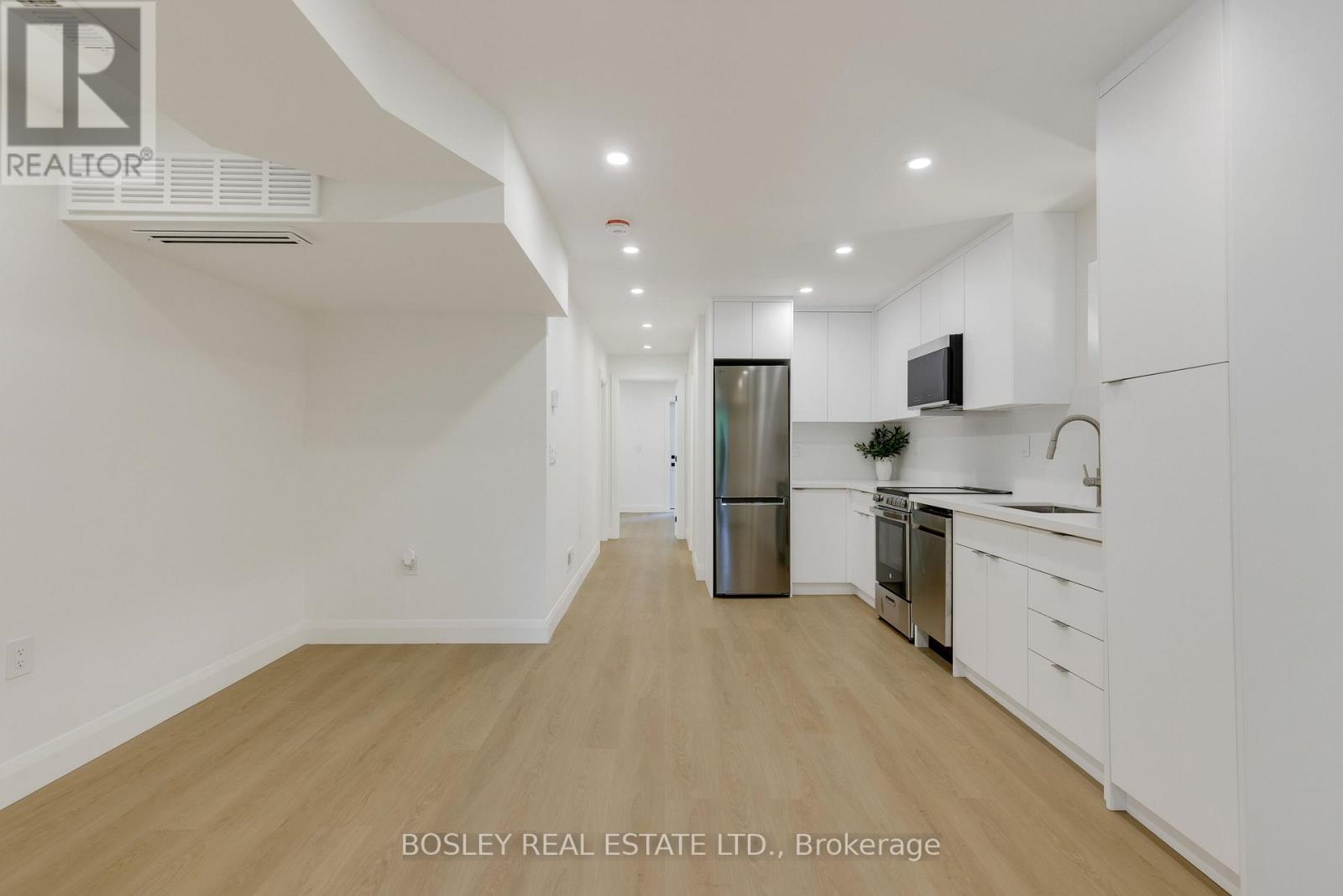 B - 225 Gainsborough Road, Toronto, Ontario  M4L 3C7 - Photo 6 - E13714412
