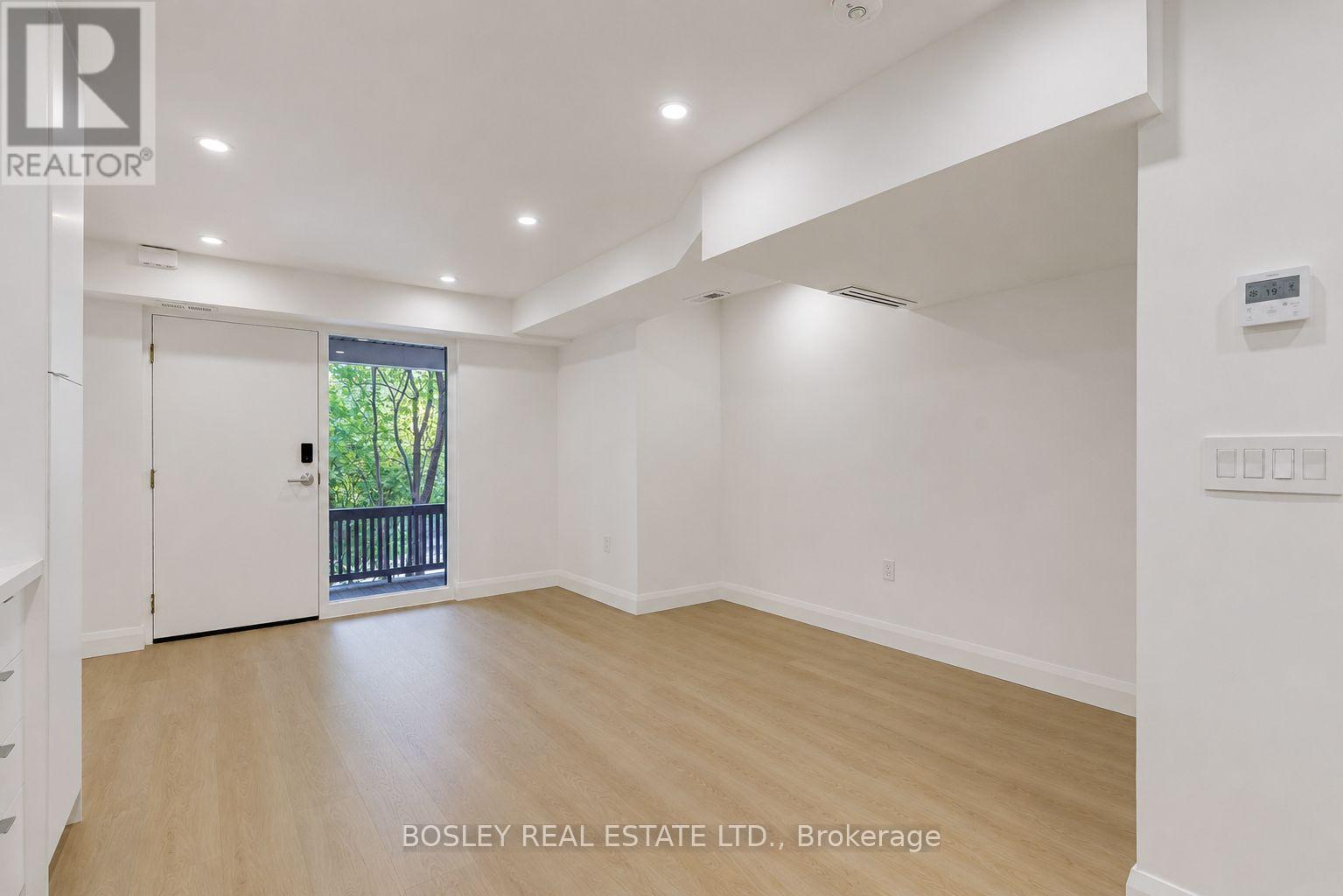 B - 225 Gainsborough Road, Toronto, Ontario  M4L 3C7 - Photo 8 - E13714412