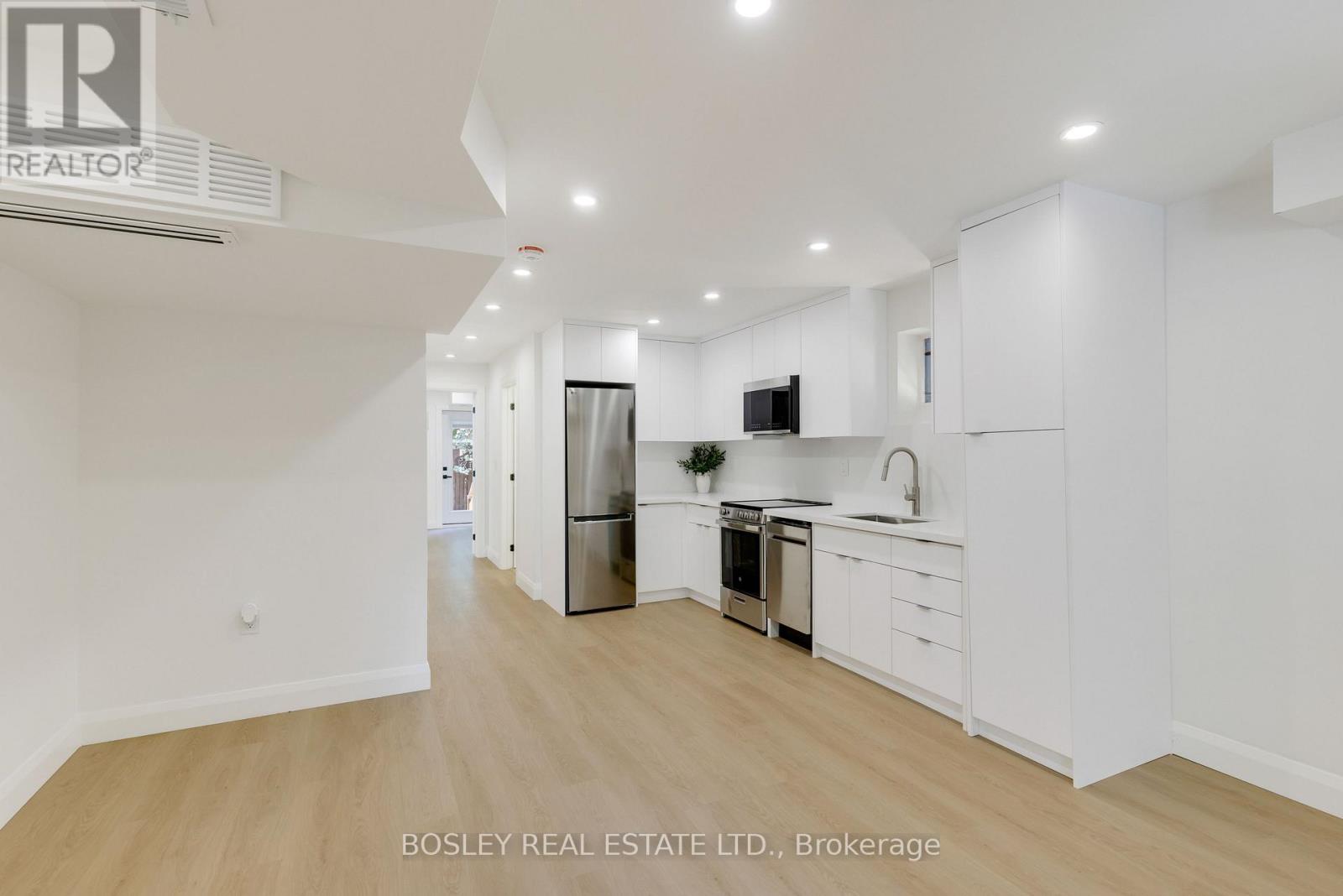 B - 225 Gainsborough Road, Toronto, Ontario  M4L 3C7 - Photo 9 - E13714412