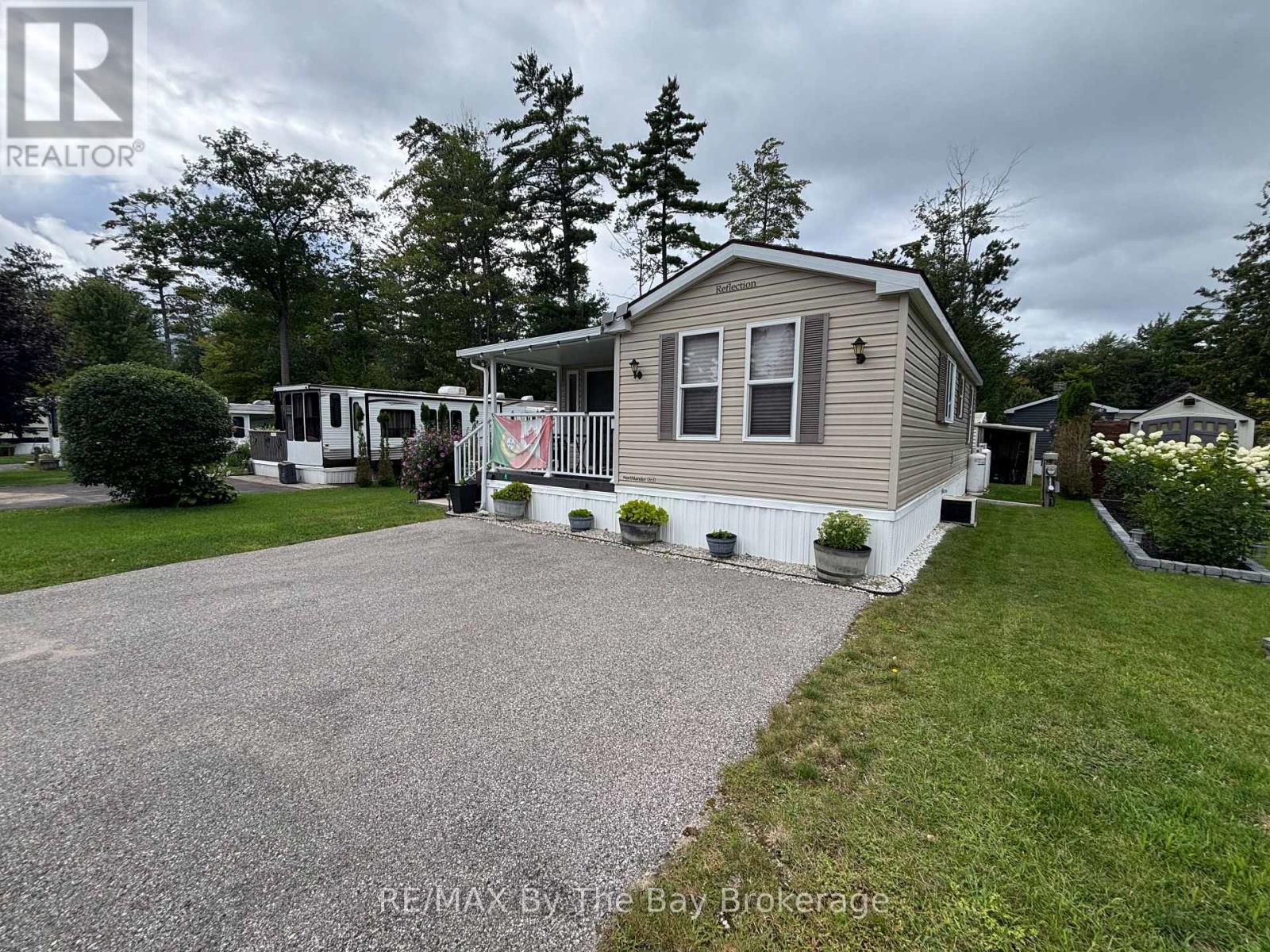 8 Kenora Trail, Wasaga Beach, Ontario  L9Z 1X7 - Photo 3 - S13714298