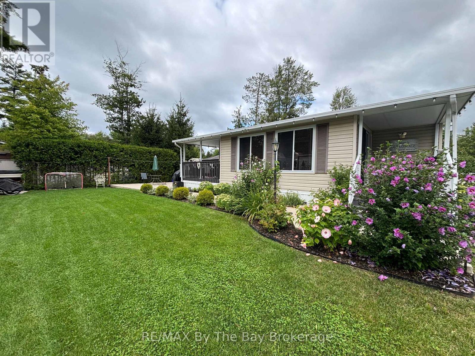8 Kenora Trail, Wasaga Beach, Ontario  L9Z 1X7 - Photo 4 - S13714298