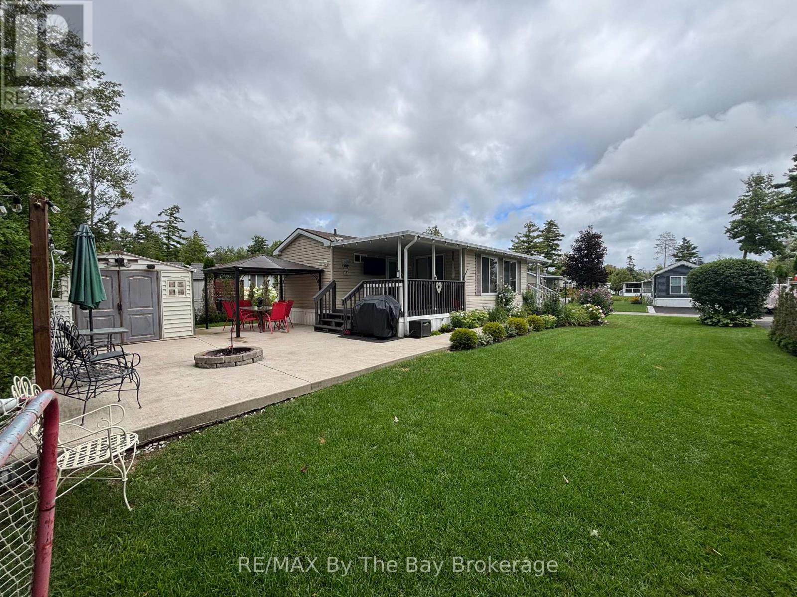 8 Kenora Trail, Wasaga Beach, Ontario  L9Z 1X7 - Photo 5 - S13714298
