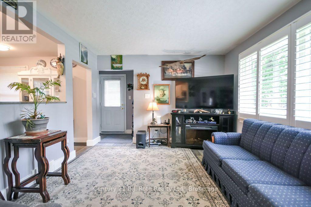 976 Yonge Street, Midland, Ontario  L4R 2E7 - Photo 3 - S13714356
