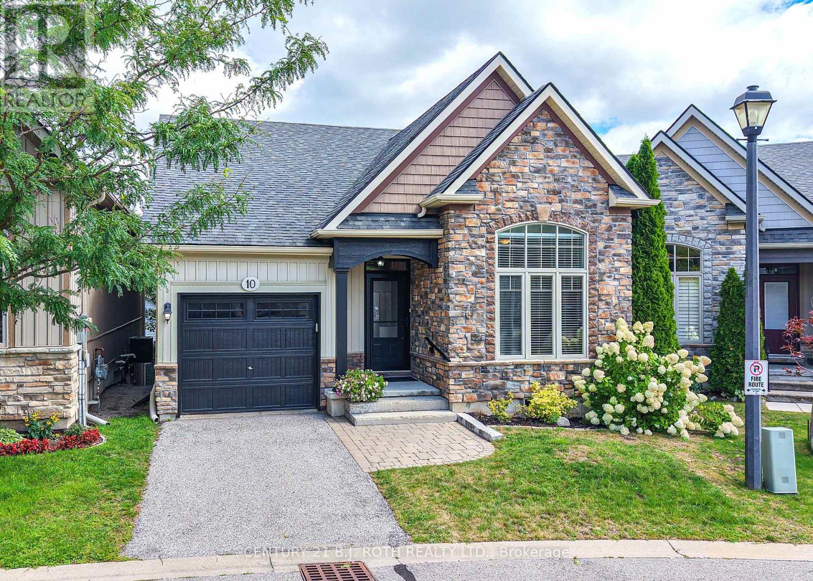 10 CANTERBURY CIRCLE, Orillia, Ontario