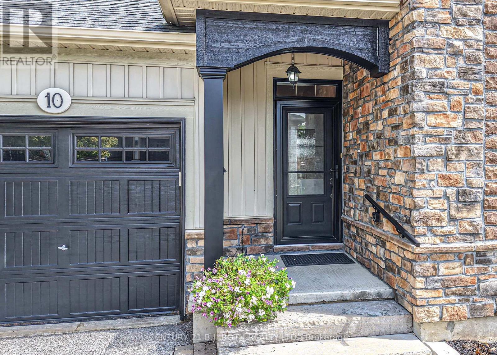 10 Canterbury Circle, Orillia, Ontario  L3V 0C9 - Photo 4 - S13714390