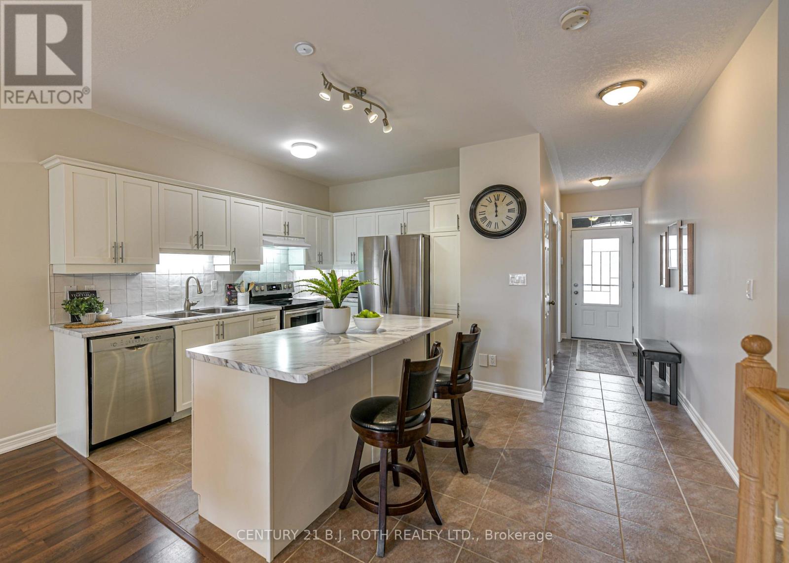 10 Canterbury Circle, Orillia, Ontario  L3V 0C9 - Photo 7 - S13714390