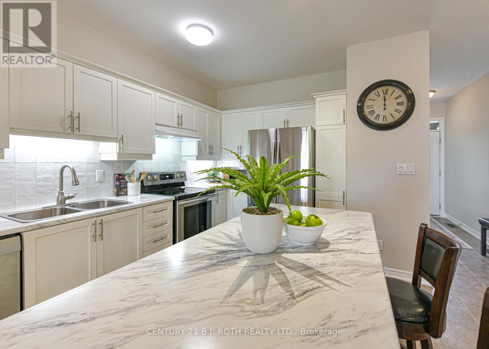 10 Canterbury Circle, Orillia, Ontario  L3V 0C9 - Photo 8 - S13714390