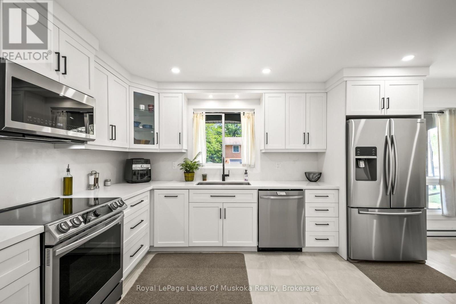 571 DAVID STREET E, Gravenhurst, Ontario