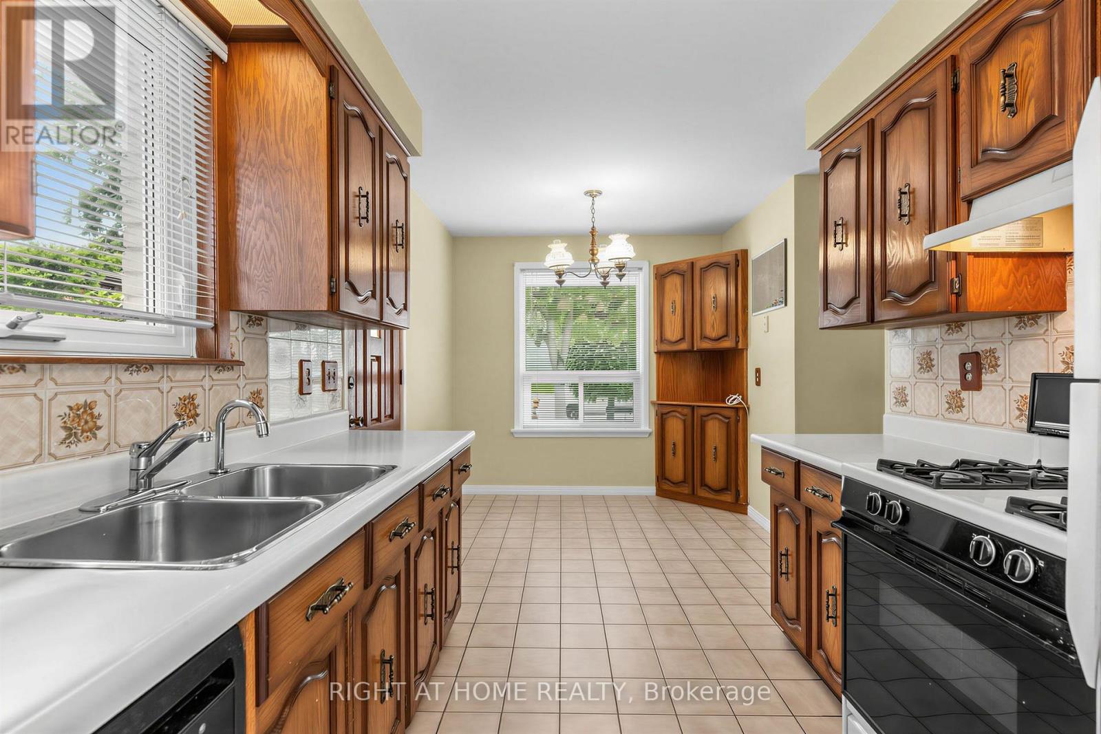 12 Candlewood Crescent, Toronto, Ontario  M3J 1G8 - Photo 13 - W13714354