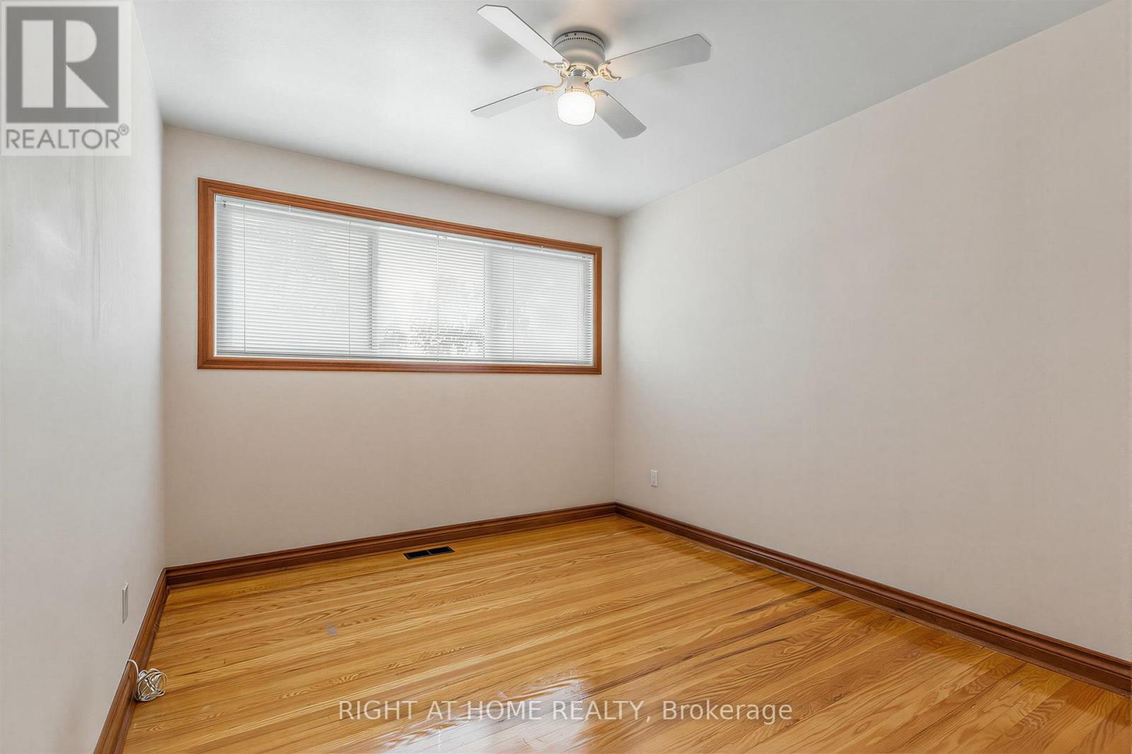 12 Candlewood Crescent, Toronto, Ontario  M3J 1G8 - Photo 20 - W13714354