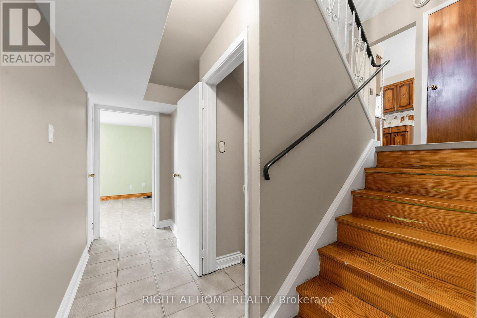 12 Candlewood Crescent, Toronto, Ontario  M3J 1G8 - Photo 24 - W13714354