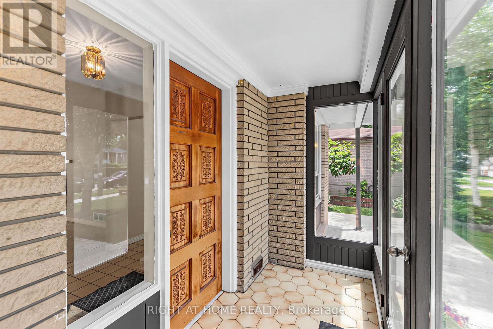12 Candlewood Crescent, Toronto, Ontario  M3J 1G8 - Photo 3 - W13714354