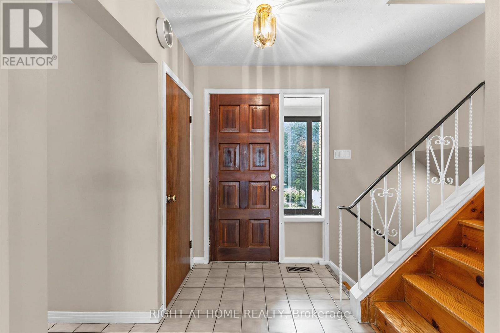 12 Candlewood Crescent, Toronto, Ontario  M3J 1G8 - Photo 4 - W13714354