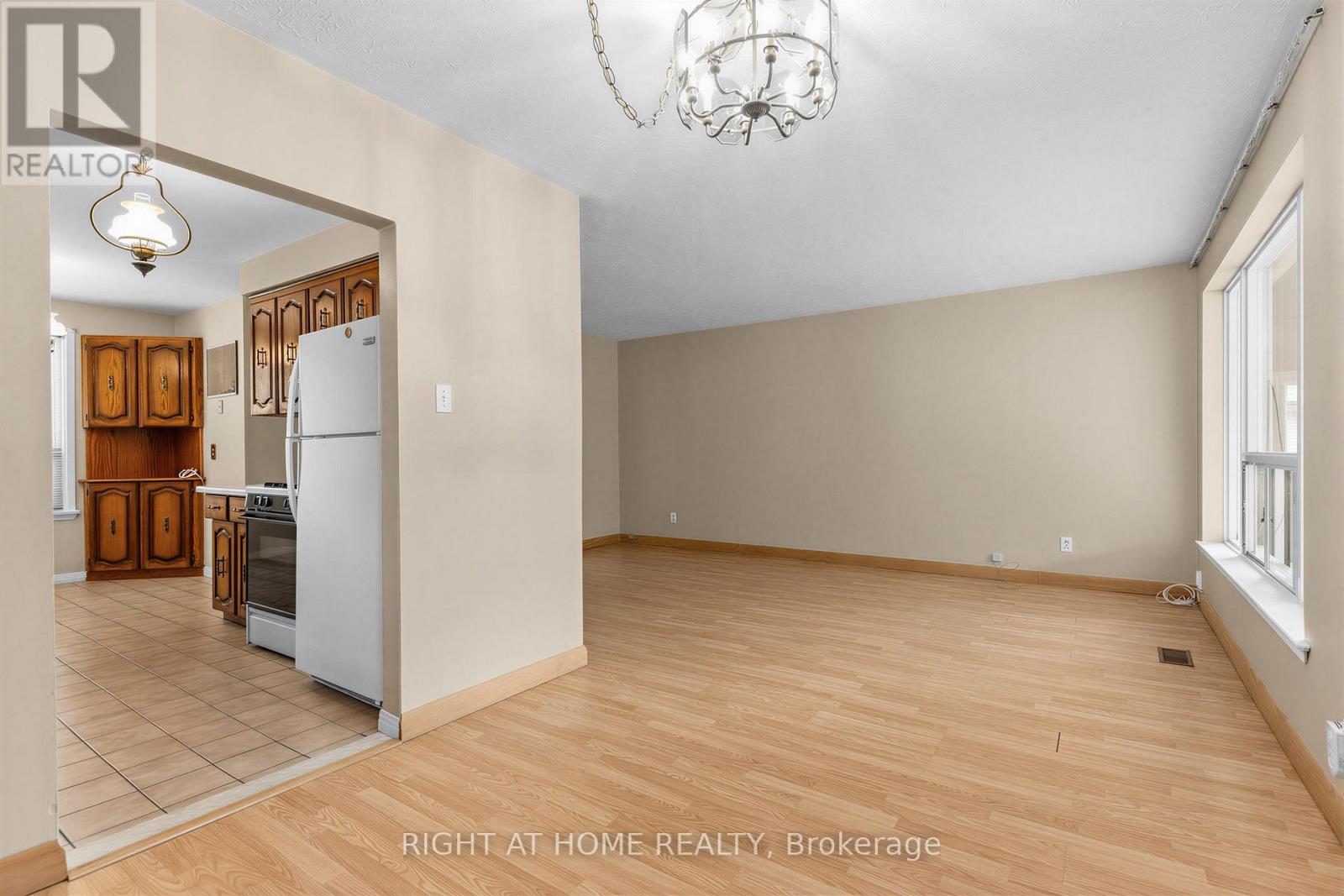 12 Candlewood Crescent, Toronto, Ontario  M3J 1G8 - Photo 9 - W13714354