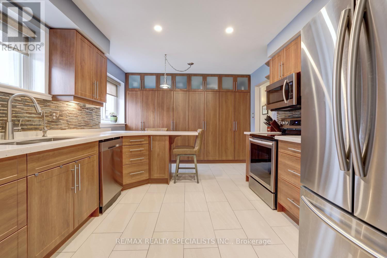 293 Louis Drive, Mississauga, Ontario  L5B 1Z2 - Photo 10 - W13714360