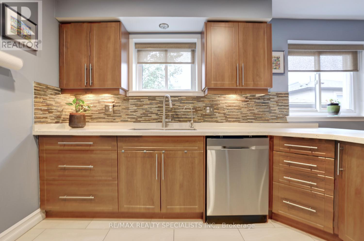 293 Louis Drive, Mississauga, Ontario  L5B 1Z2 - Photo 16 - W13714360