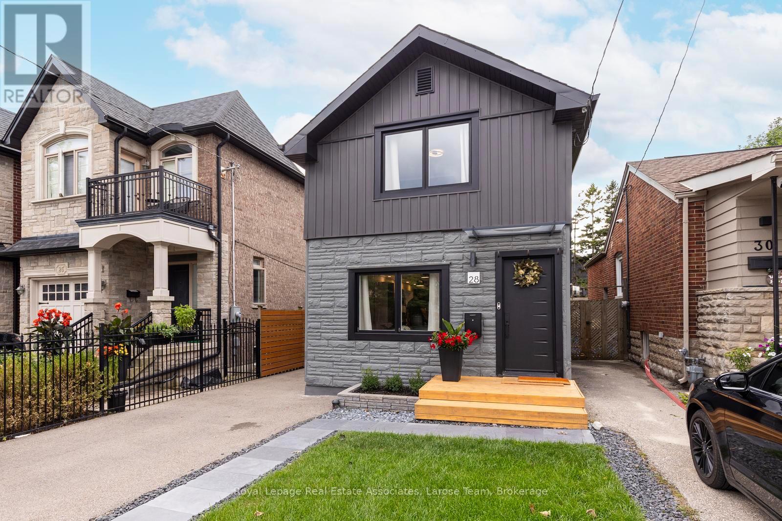 28 THIRTIETH STREET, Toronto, Ontario