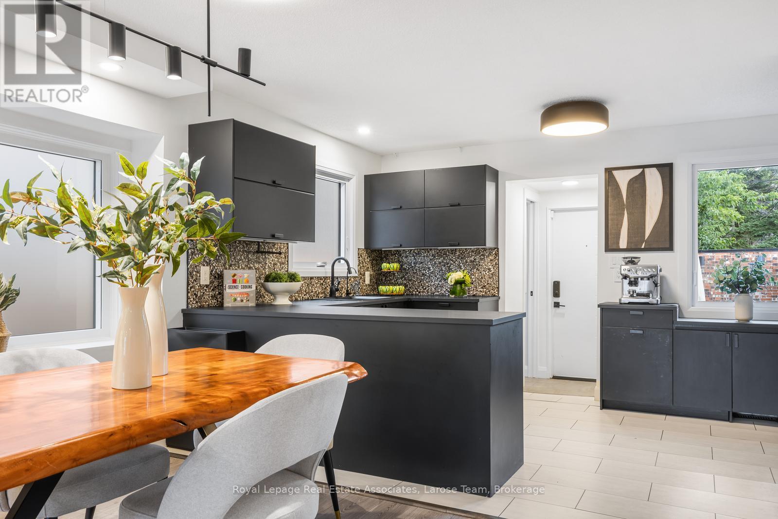 28 Thirtieth Street, Toronto, Ontario  M8W 3B6 - Photo 10 - W13714404
