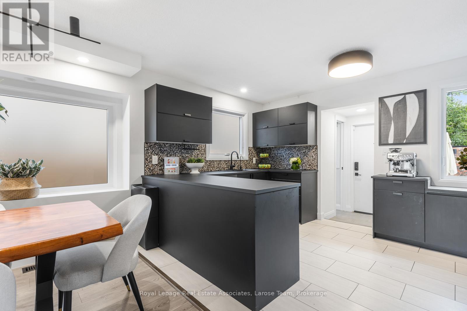 28 Thirtieth Street, Toronto, Ontario  M8W 3B6 - Photo 15 - W13714404