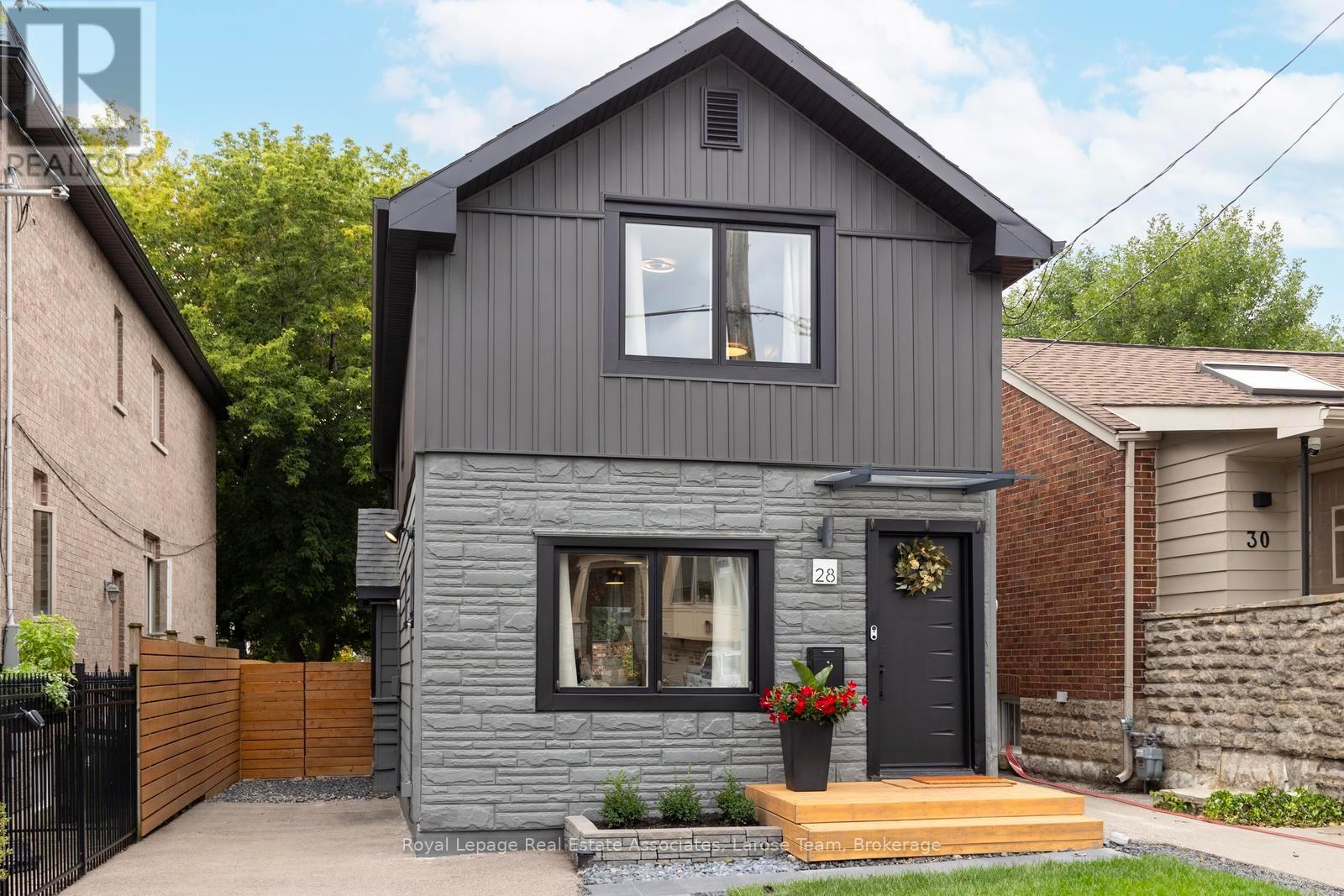 28 Thirtieth Street, Toronto, Ontario  M8W 3B6 - Photo 2 - W13714404