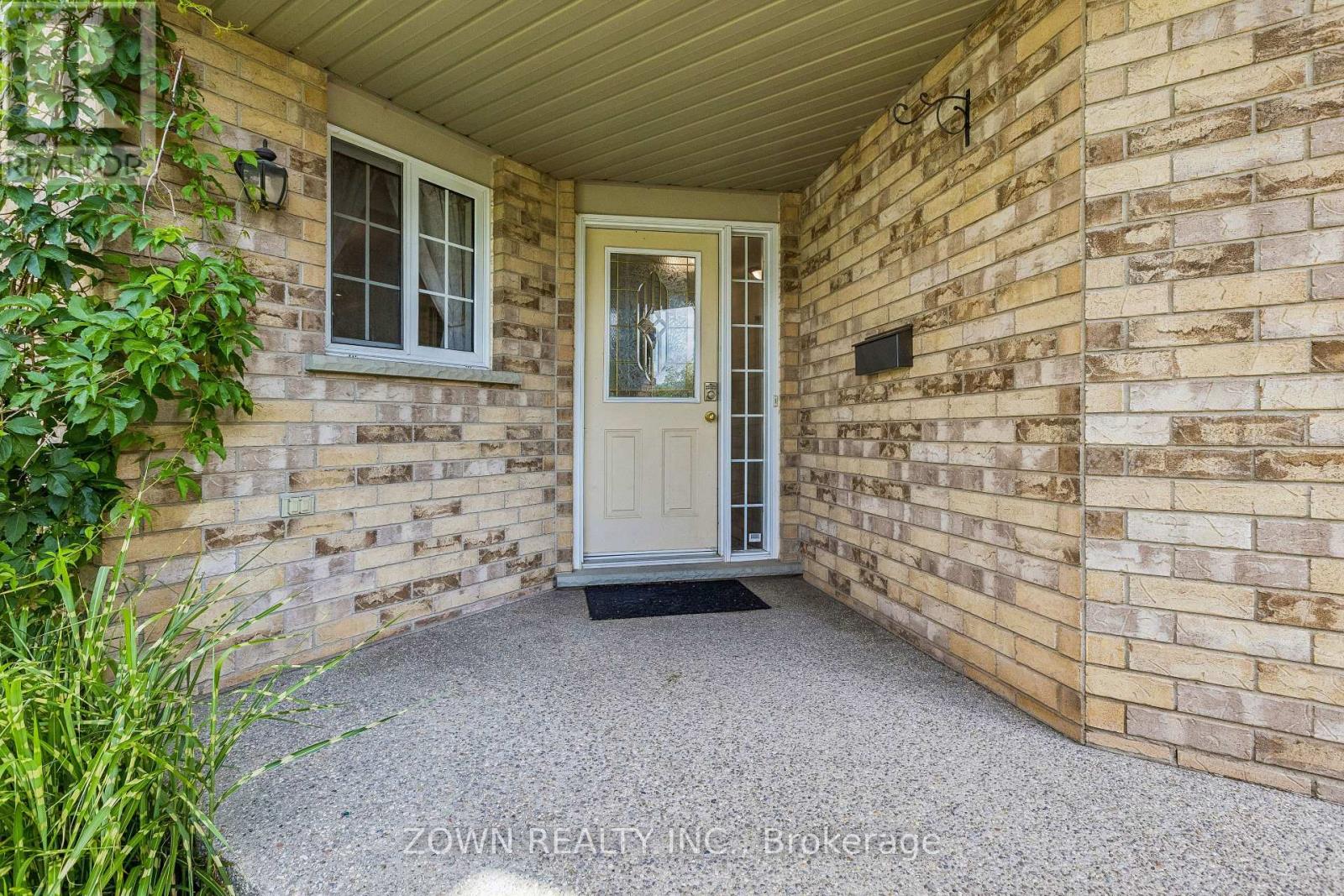 60 Marl Meadow Drive, Kitchener, Ontario  N2R 1L4 - Photo 2 - X13714304