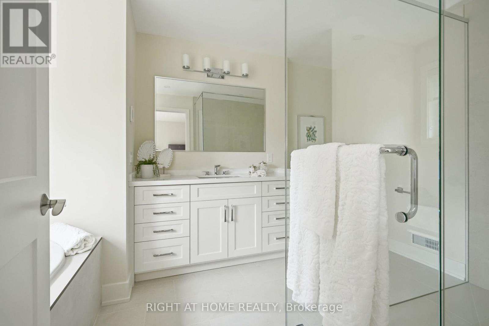 4 Meritage Lane, Niagara-On-The-Lake, Ontario  L0S 1J0 - Photo 25 - X13710326